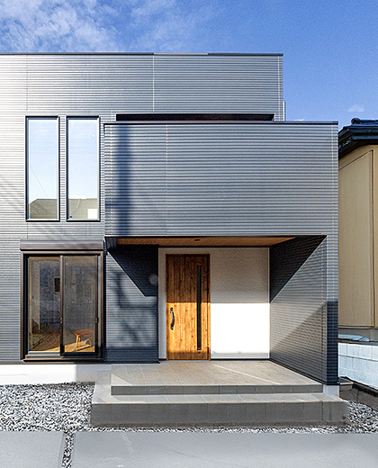 住宅の美しさを守る高耐久のサイディング外壁