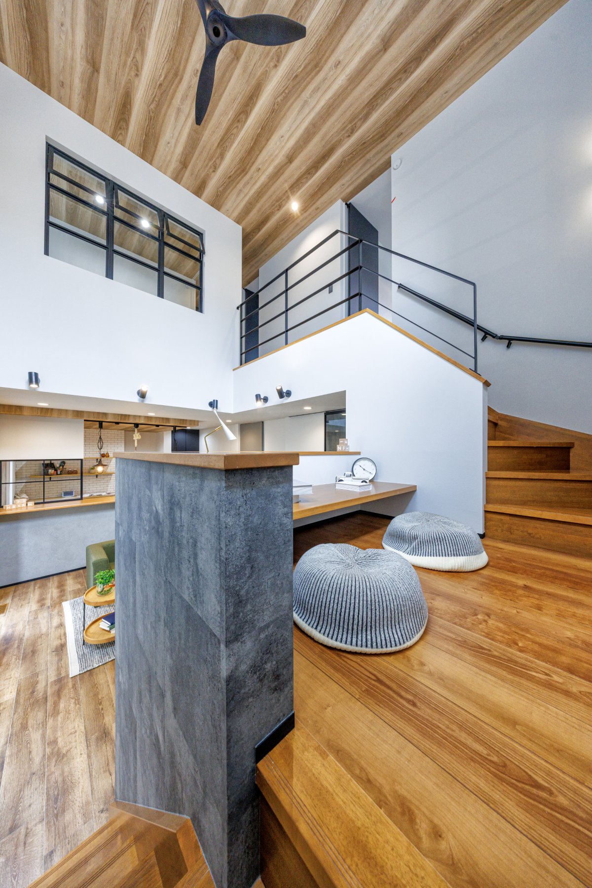 吹き抜けとスキップフロア。吹き抜けをつくっても構造計算による耐震等級3を担保できるのは、SE構法だからこそ。