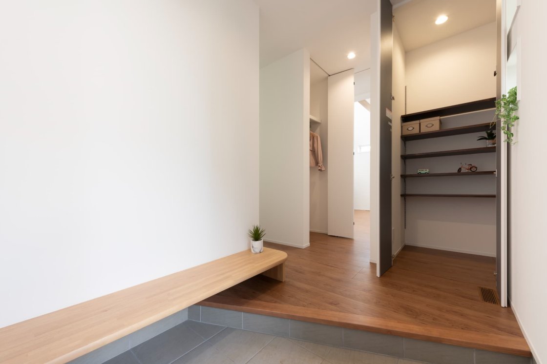 広々とした玄関ホール