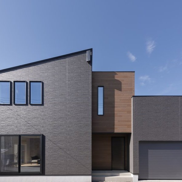 暮らしも仕事も加速する効率的なガレージハウス