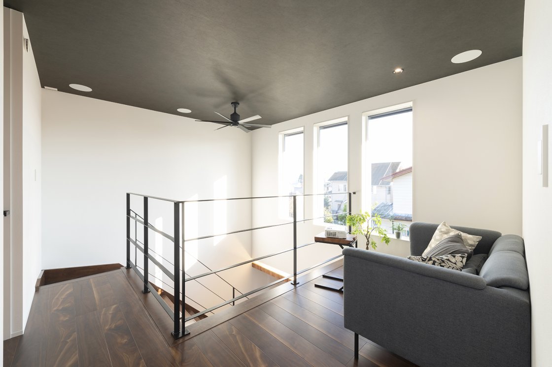 吹き抜けとシアタールーム