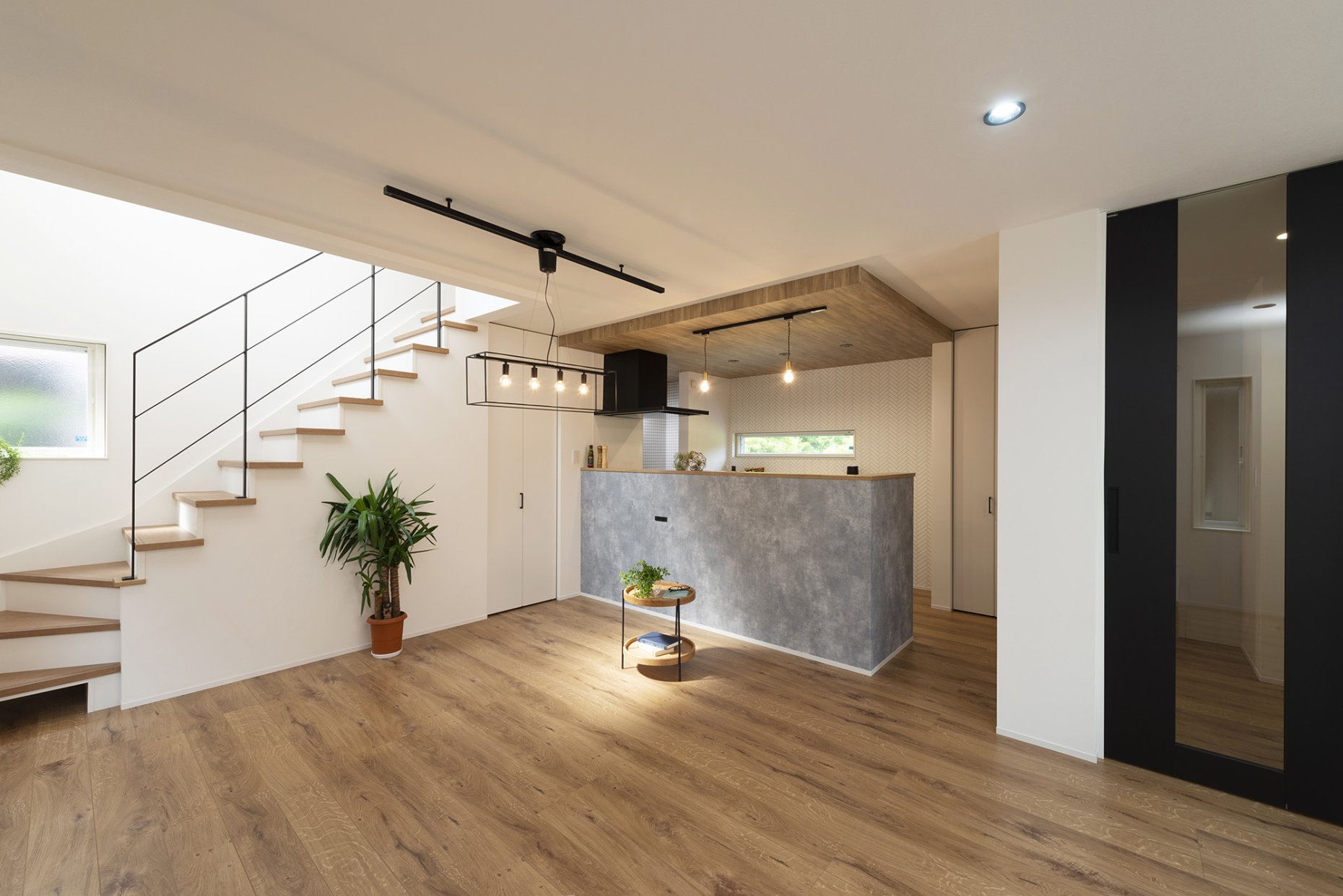 ボタニカルアイアン×カフェ風キッチン