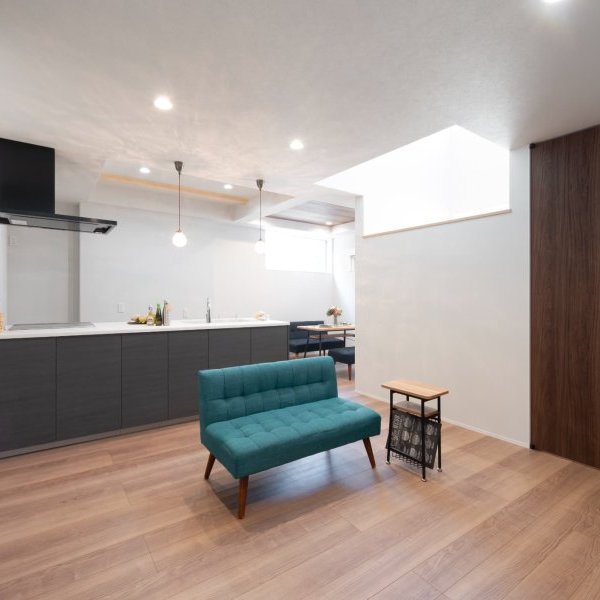 開放感溢れるスキップフロアと屋上ルーフバルコニーのあるお家