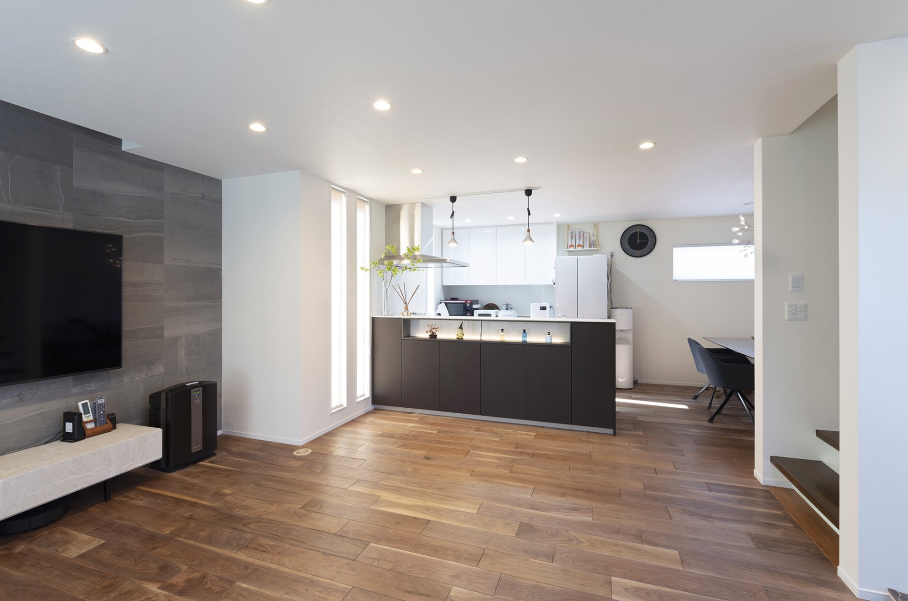 SE構法で叶える、耐震等級3認定の木造三階建て×ビルトインガレージ