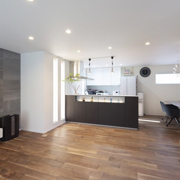 SE構法で叶える、耐震等級3認定の木造三階建て×ビルトインガレージ