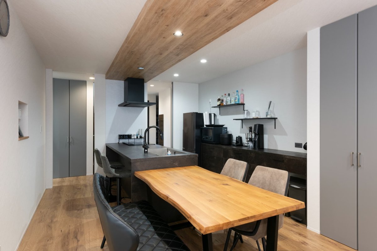 回遊動線。グラフテクト。キッチン。下がり天井。LDK。