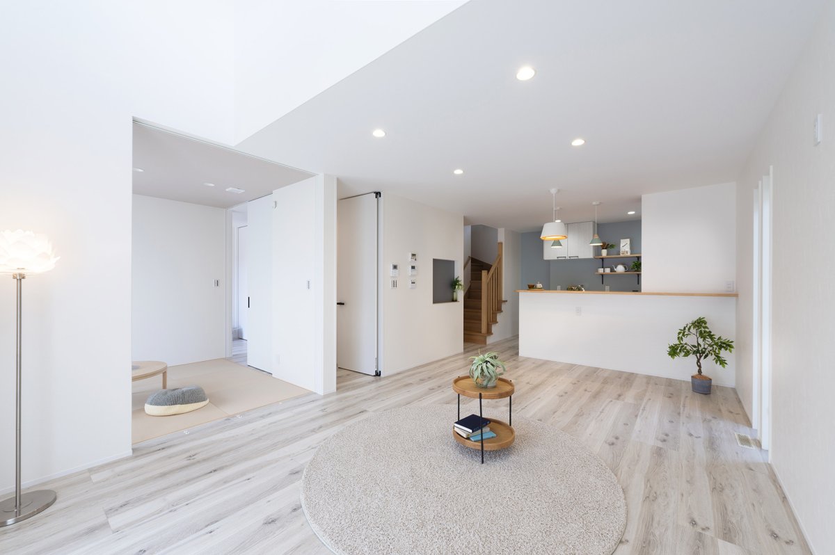 北欧ナチュラルスタイル。柱と壁に頼らないLDK。吹き抜け。