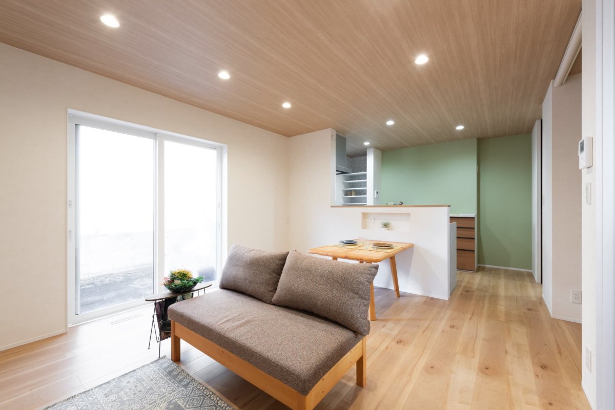 明るいナチュラルウッドテイストのLDK。柱のない空間。耐震構法。耐震等級3。重量木骨の家。家の正解。