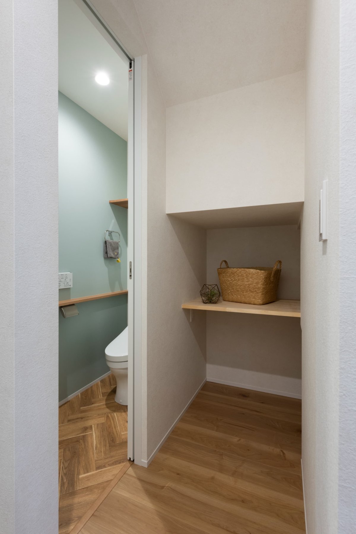猫ちゃんのトイレスペース。階段下スペースを有効活用。デッドスペースになりがち。