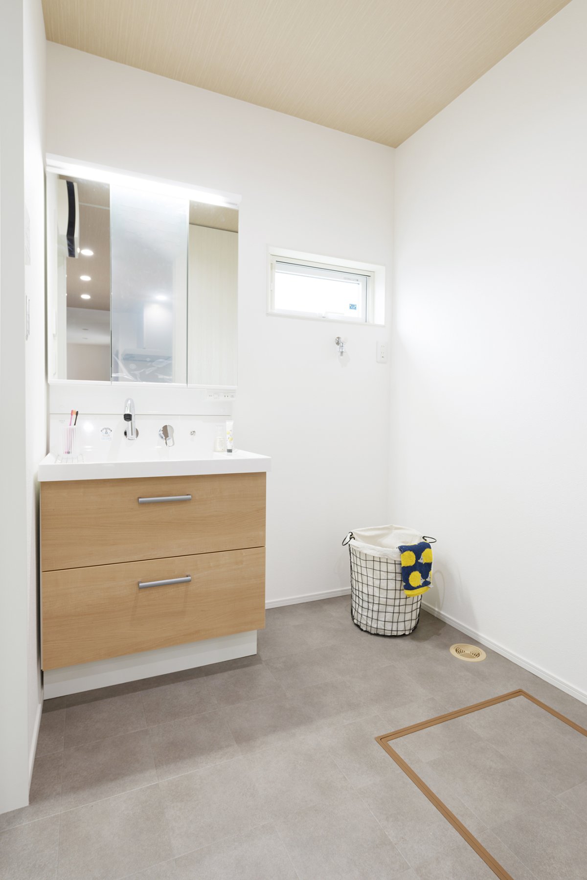 ランドリールーム兼脱衣室。