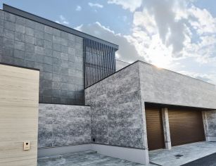 ゴルフシュミレーターとトレーニングルームがあるホテルライクな2世帯住宅 アイキャッチ画像
